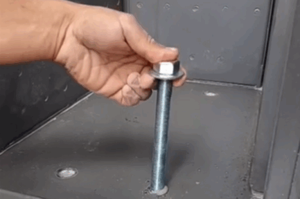 Prisioneiros sendo instalados